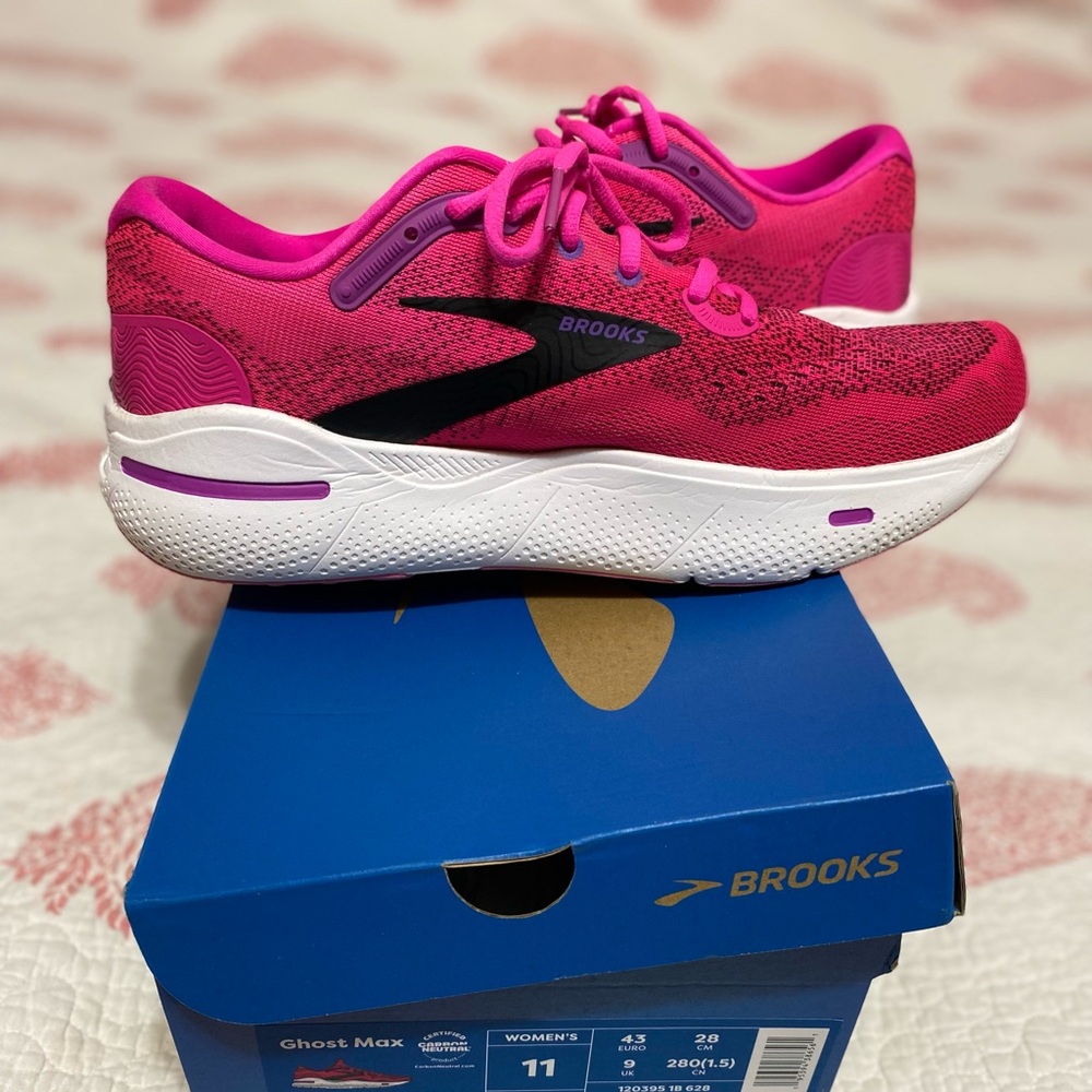 Brooks Ghost Max Size 11 (women) Pink and Black with White sole… Like New
